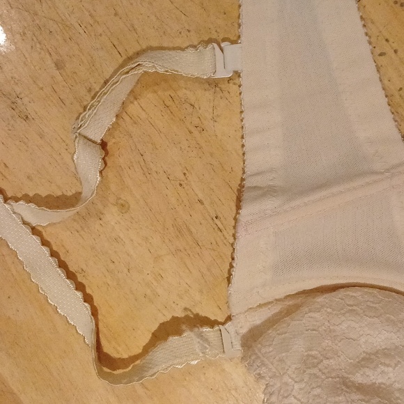 Woman's Bra - Picture 3 of 4